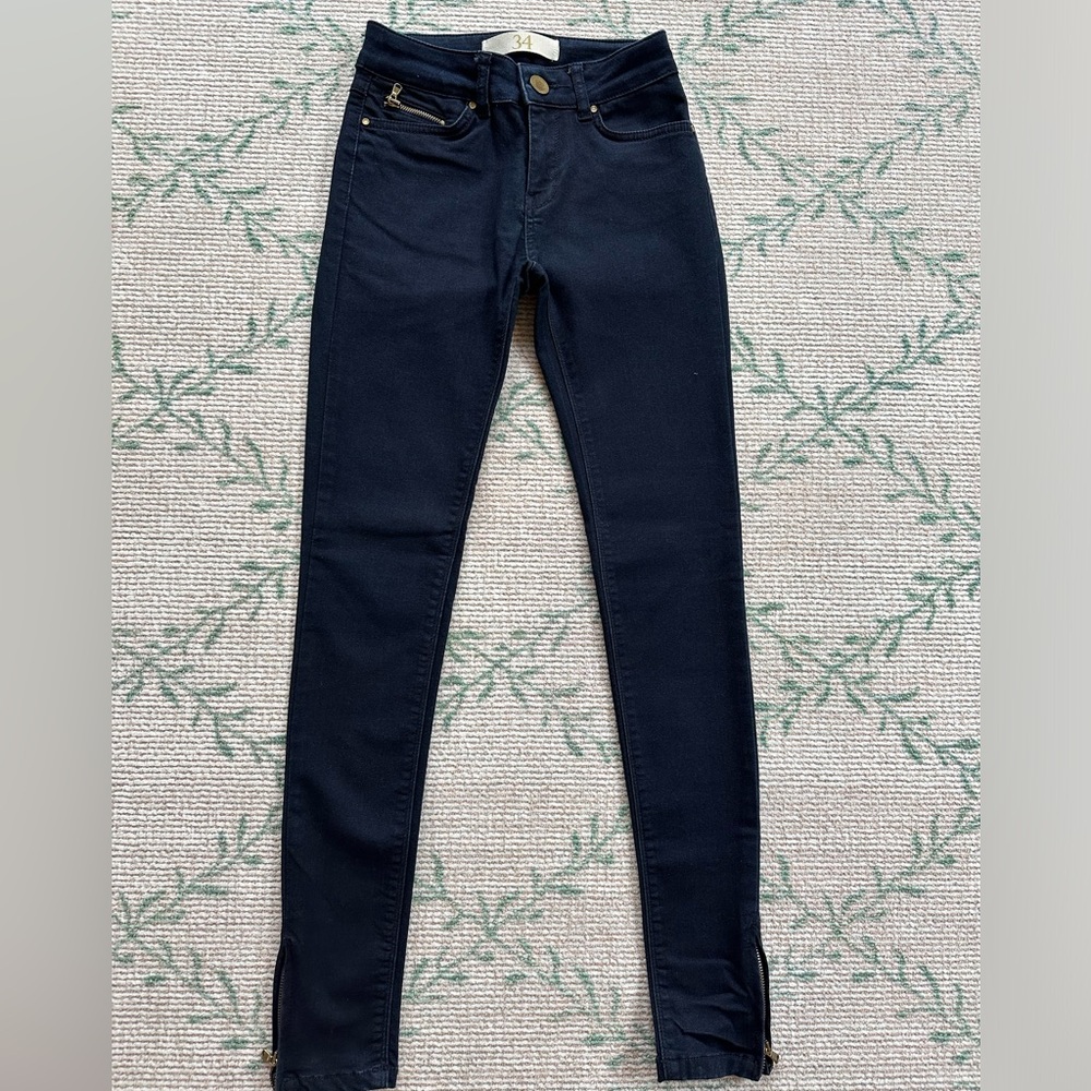 Zara Basic skinny stretchy jeans with side ankle zips. Dark wash. Size 34/US2